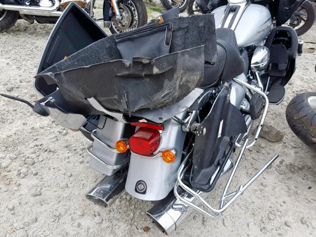 1HD1KGM17BB637158 - 2011 HARLEY-DAVIDSON FLTRU SILVER photo 9