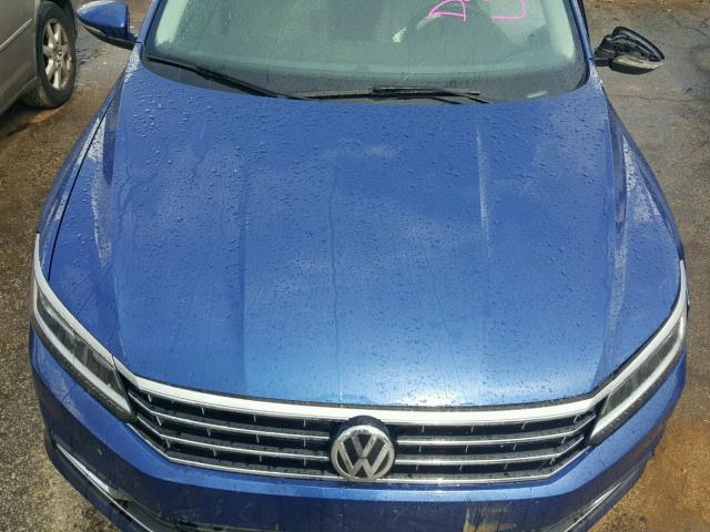 1VWBT7A37HC000151 - 2017 VOLKSWAGEN PASSAT SE BLUE photo 7