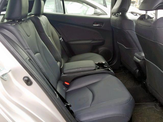 JTDKARFP7H3048006 - 2017 TOYOTA PRIUS PRIM 银色 照片 6