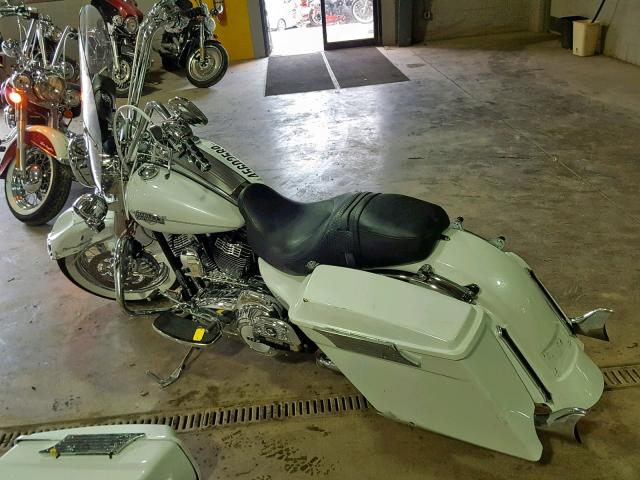 1HD1FRM17CB606025 - 2012 HARLEY-DAVIDSON FLHRC ROAD WHITE photo 3