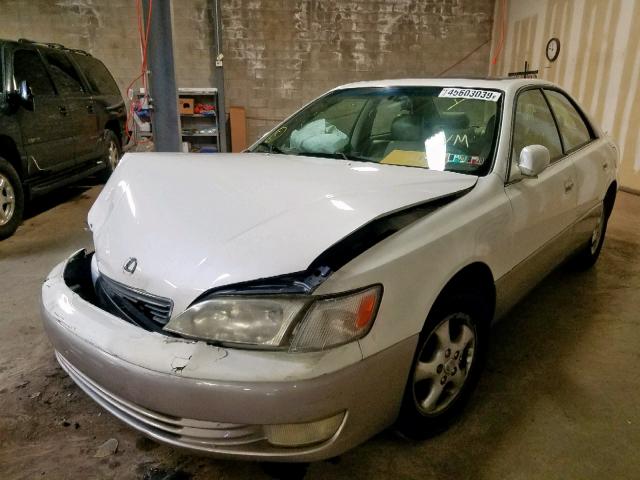 JT8BF28G9W0138079 - 1998 LEXUS ES 300 WHITE photo 2