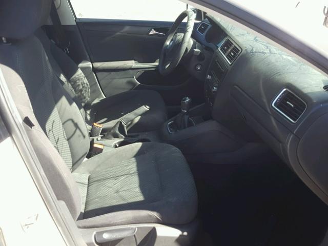 3VW1K7AJ7CM428144 - 2012 VOLKSWAGEN JETTA BASE Սպիտակ լուսանկար 5