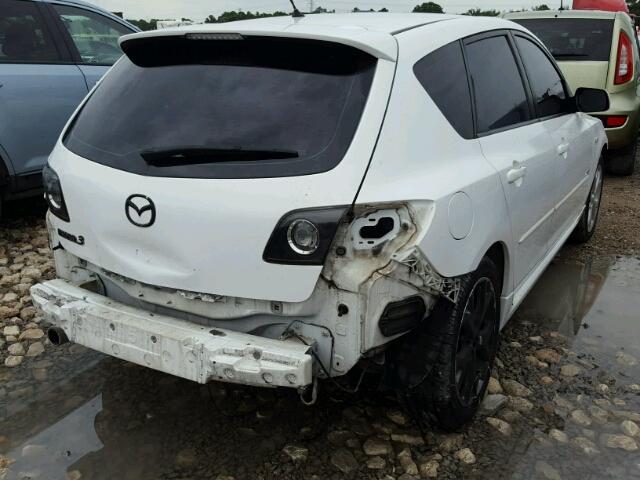 JM1BK343081855005 - 2008 MAZDA 3 HATCHBAC WHITE photo 4