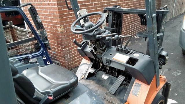 7FGCU2574810 - 2002 TOYOTA FORKLIFT UNKNOWN - NOT OK FOR INV. photo 6