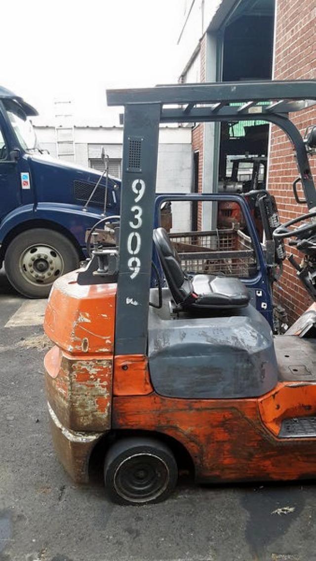 7FGCU2574810 - 2002 TOYOTA FORKLIFT UNKNOWN - NOT OK FOR INV. photo 9