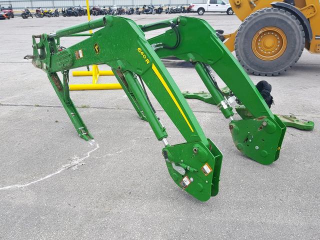 1P0640RXJHD005388 - 2017 JOHN DEERE 640R GREEN photo 3