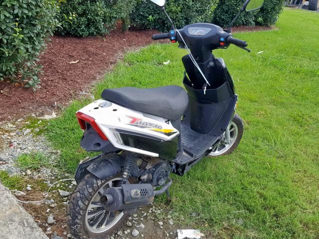 L9NTFACX1G1301105 - 2016 OTHER SCOOTER BLACK photo 4