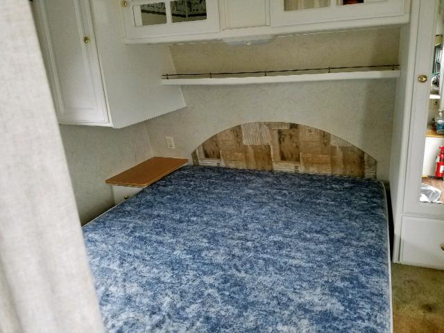 4YD12702535902651 - 2003 OUTB TRAVEL TRL ბეჟი ფოტო 5