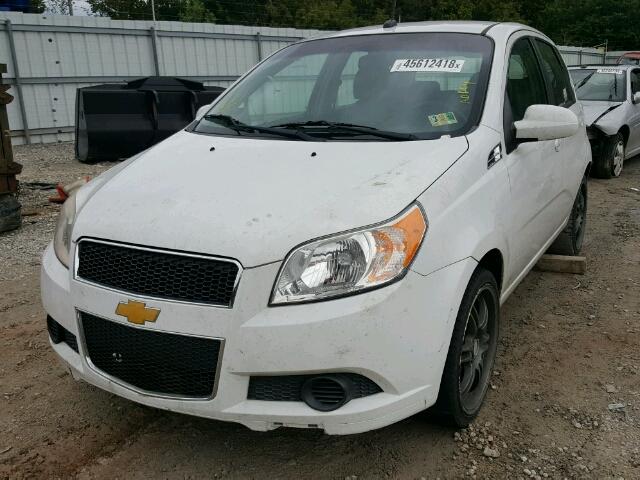 KL1TD6DE1BB155147 - 2011 CHEVROLET AVEO LS WHITE photo 2