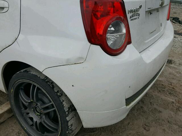 KL1TD6DE1BB155147 - 2011 CHEVROLET AVEO LS WHITE photo 9