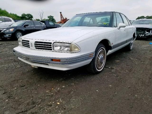 1G3HN52K5SH333587 - 1995 OLDSMOBILE 88 ROYALE WHITE photo 2