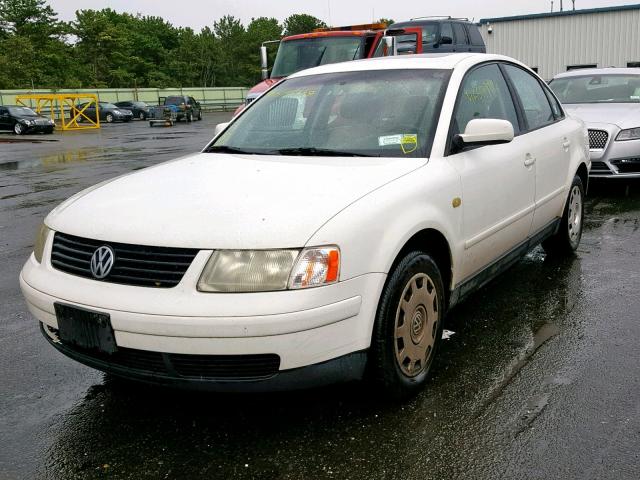 WVWMA63B7XE509451 - 1999 VOLKSWAGEN PASSAT GLS WHITE photo 2