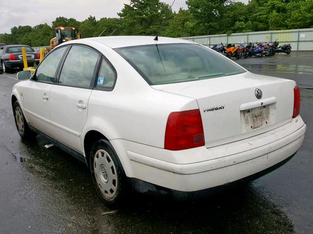 WVWMA63B7XE509451 - 1999 VOLKSWAGEN PASSAT GLS WHITE photo 3