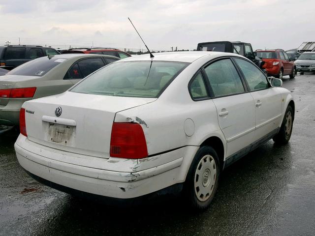 WVWMA63B7XE509451 - 1999 VOLKSWAGEN PASSAT GLS WHITE photo 4