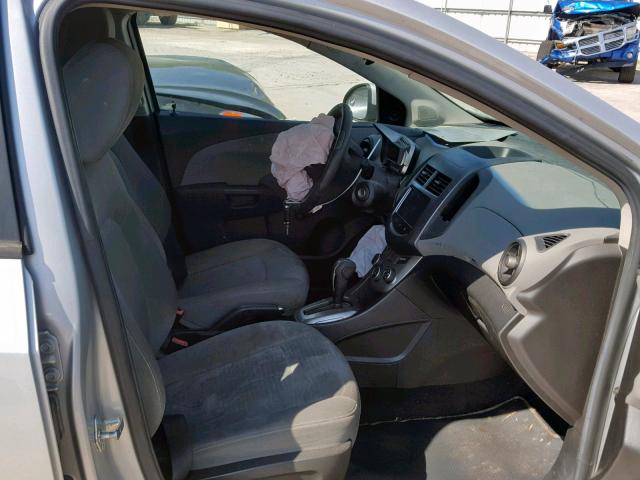 1G1JA6SH6D4102112 - 2013 CHEVROLET SONIC LS GRAY photo 5