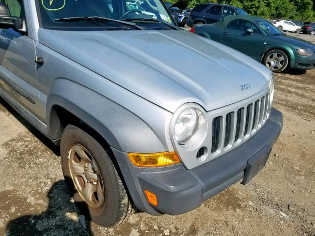 1J4GL48K36W271251 - 2006 JEEP LIBERTY SP SILVER photo 9