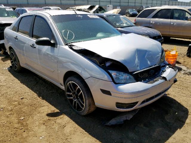 1FAFP34N97W302381 - 2007 FORD FOCUS ZX4 SILVER photo 1