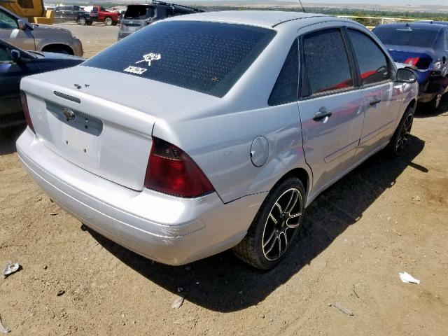 1FAFP34N97W302381 - 2007 FORD FOCUS ZX4 SILVER photo 4