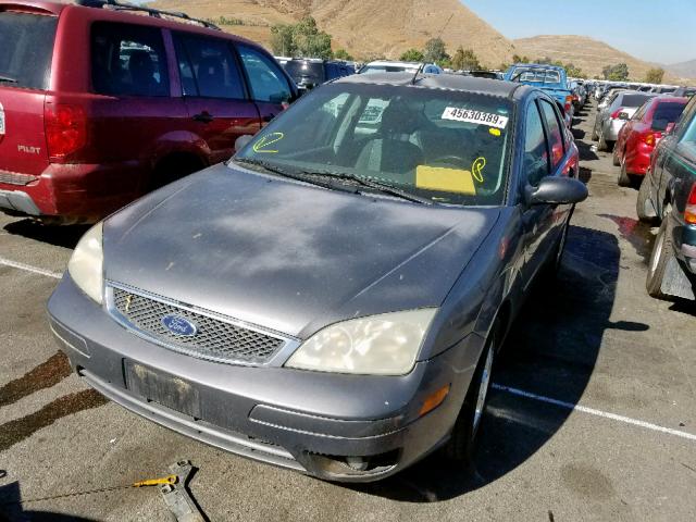 1FAFP34N05W138404 - 2005 FORD FOCUS ZX4 GRAY photo 2