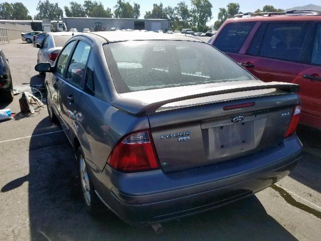 1FAFP34N05W138404 - 2005 FORD FOCUS ZX4 GRAY photo 3