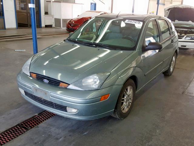 3FAFP37364R105032 - 2004 FORD FOCUS ZX5 GREEN photo 2