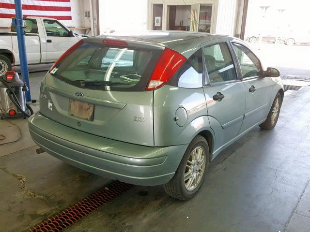 3FAFP37364R105032 - 2004 FORD FOCUS ZX5 GREEN photo 4