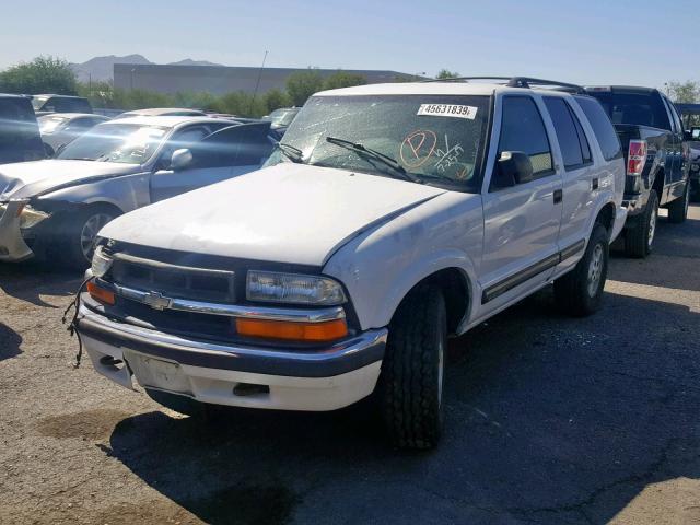 1GNDT13W1Y2120492 - 2000 CHEVROLET BLAZER WHITE photo 2