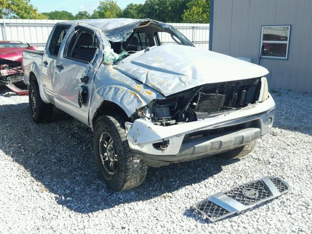 1N6AD07W26C442320 - 2006 NISSAN FRONTIER C SILVER photo 1