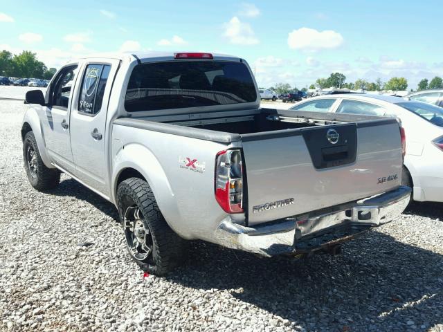 1N6AD07W26C442320 - 2006 NISSAN FRONTIER C SILVER photo 3