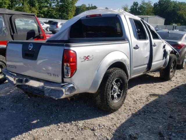 1N6AD07W26C442320 - 2006 NISSAN FRONTIER C SILVER photo 4