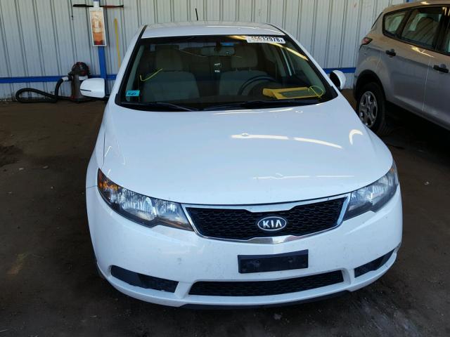 KNAFU4A29B5415634 - 2011 KIA FORTE EX WHITE photo 9