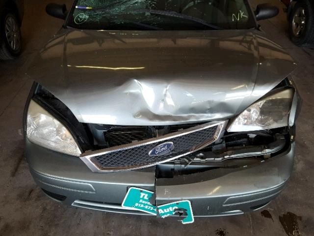 1FAFP34N35W256141 - 2005 FORD FOCUS ZX4 GREEN photo 7