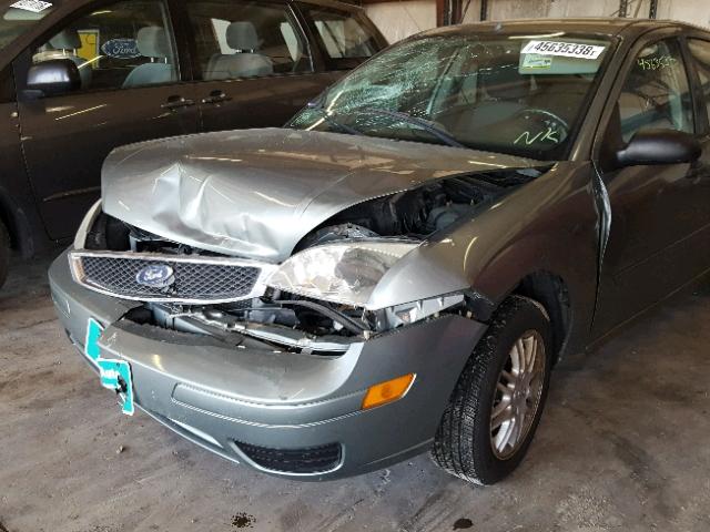 1FAFP34N35W256141 - 2005 FORD FOCUS ZX4 GREEN photo 9