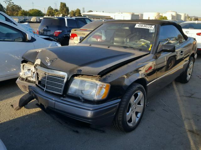 WDBEA66E4SC274200 - 1995 MERCEDES-BENZ E 320 BLACK photo 2