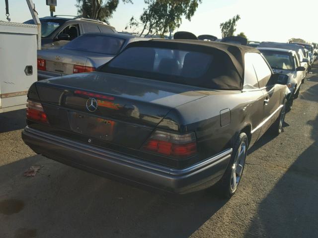 WDBEA66E4SC274200 - 1995 MERCEDES-BENZ E 320 BLACK photo 4