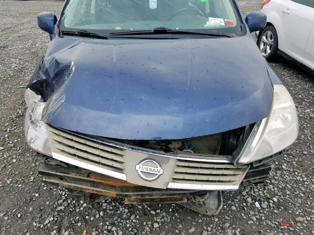 3N1BC11E68L410769 - 2008 NISSAN VERSA BLUE photo 7