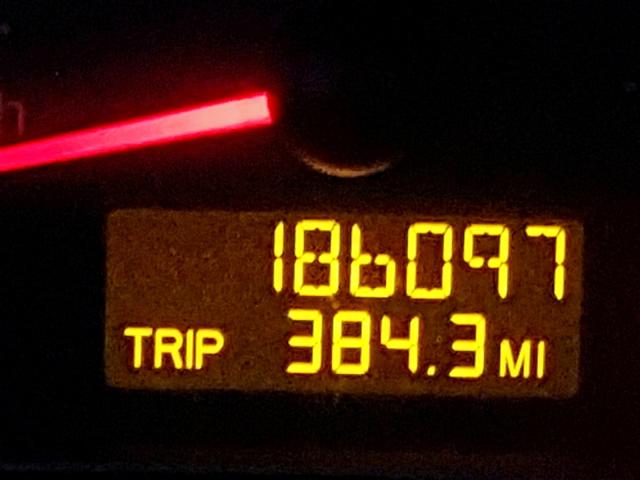 1G8AJ52FX4Z154307 - 2004 SATURN ION LEVEL SILVER photo 8