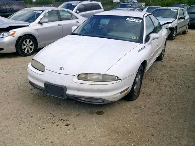 1G3GR62C8W4120662 - 1998 OLDSMOBILE AURORA WHITE photo 2