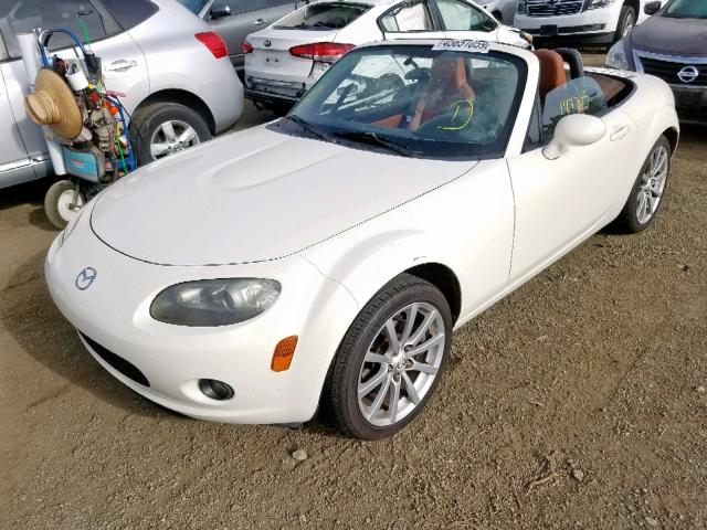 JM1NC25F060106270 - 2006 MAZDA MX-5 MIATA WHITE photo 2