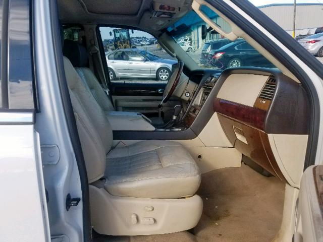 5LMFU27R03LJ03297 - 2003 LINCOLN NAVIGATOR WHITE photo 5