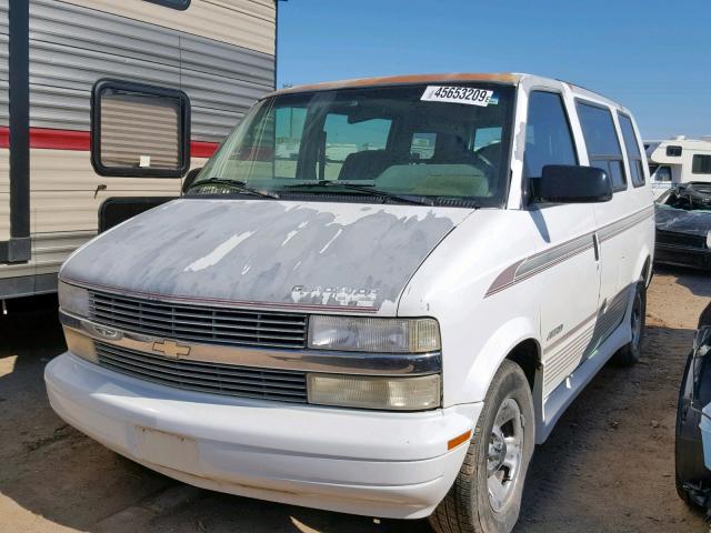 1GCDM19X93B125812 - 2003 CHEVROLET ASTRO WHITE photo 2