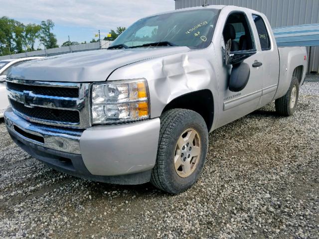 1GCSKSE32AZ298114 - 2010 CHEVROLET SILVERADO SILVER photo 2