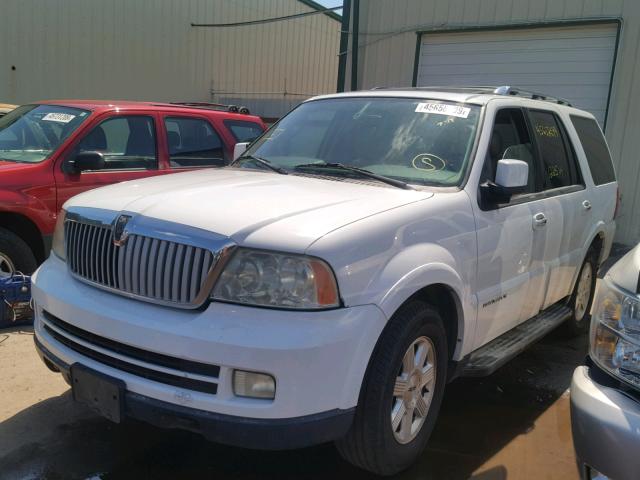 5LMFU275X5LJ00293 - 2005 LINCOLN NAVIGATOR 白色 照片 2
