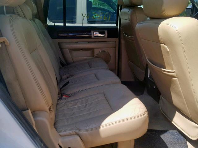 5LMFU275X5LJ00293 - 2005 LINCOLN NAVIGATOR 白色 照片 6