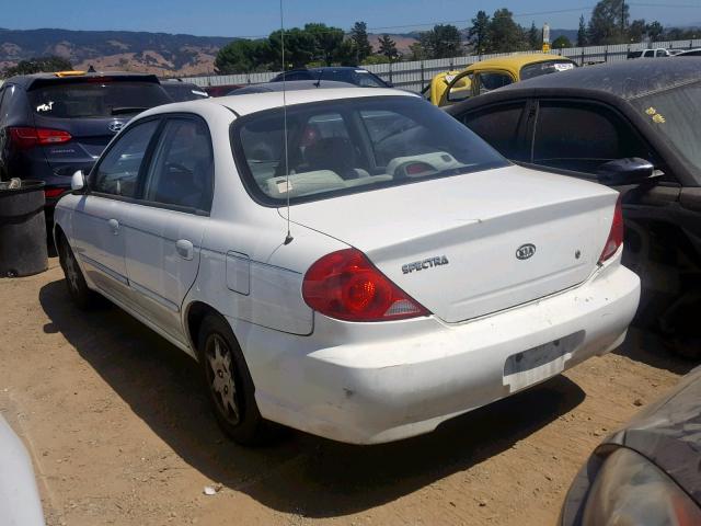 KNAFB121425116661 - 2002 KIA SPECTRA BA WHITE photo 3