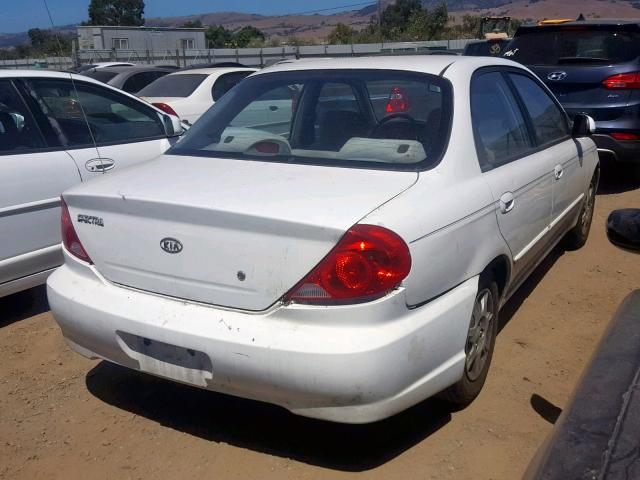 KNAFB121425116661 - 2002 KIA SPECTRA BA WHITE photo 4