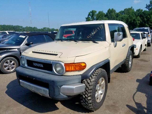 JTEBU11F08K031427 - 2008 TOYOTA FJ CRUISER TAN photo 2