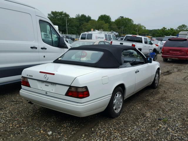 WDBEA66E8SC283241 - 1995 MERCEDES-BENZ E 320 WHITE photo 4