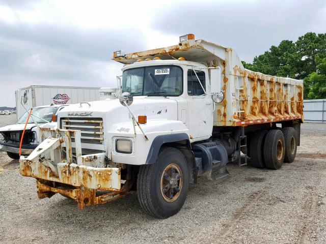 1M2P296C01M056668 - 2001 MACK 600 RD600 WHITE photo 2