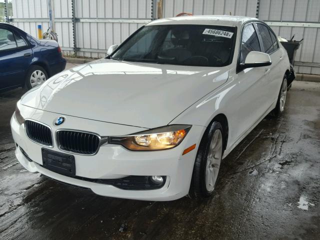 WBA3C3C59DF979000 - 2013 BMW 320 I WHITE photo 2